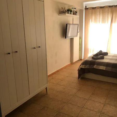 아파트 Centrally Located And Comfortable In 4b